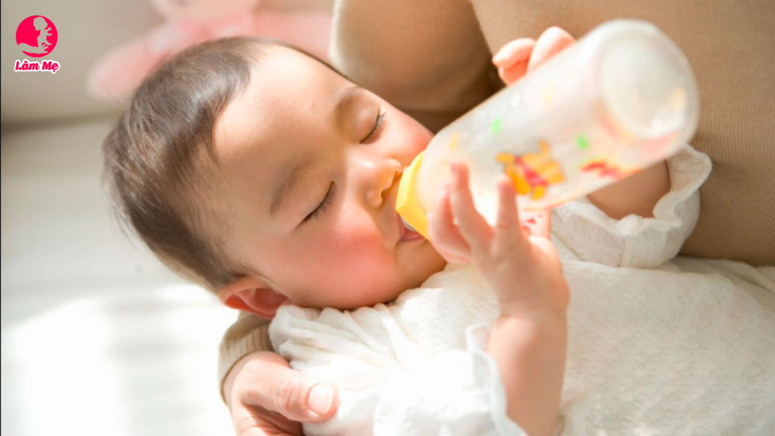 Có nên gọi trẻ sơ sinh dậy bú đêm 2–3 tiếng/lần? Bí quyết để mẹ ngủ ngon mà con không đói